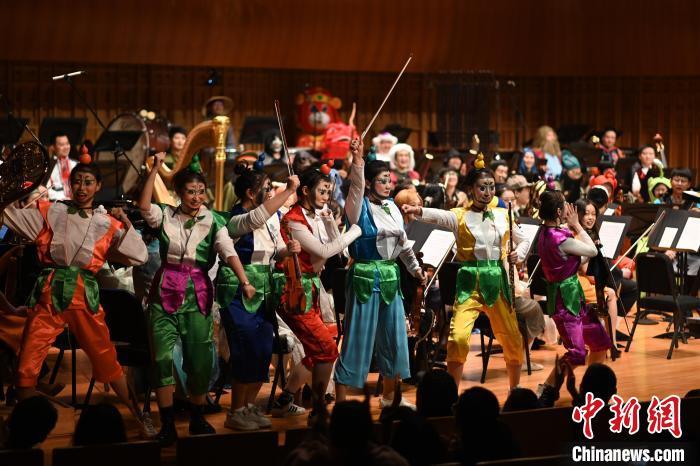 “音樂奇妙夜”西安上演歌者、樂手化身“卡通人”