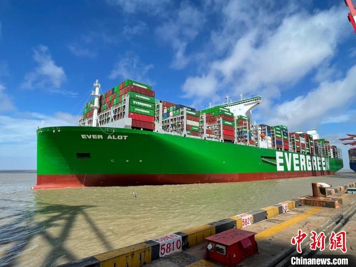 單船運(yùn)能“天花板”不斷打破上?？诎丁按蟠?jīng)濟(jì)”方興未艾