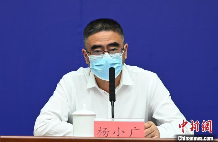 成都市政府副秘書長、市衛(wèi)健委主任楊小廣?！“苍?攝