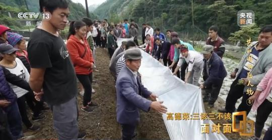 面對面丨“路就在腳下！” 這里的村民日子越過越幸福