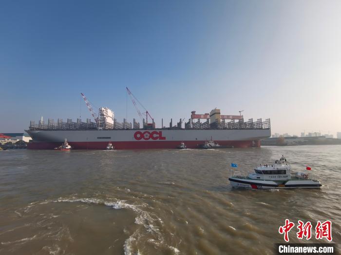 海巡艇在現(xiàn)場引導(dǎo)水上交通?！∧贤êＪ戮止﹫D