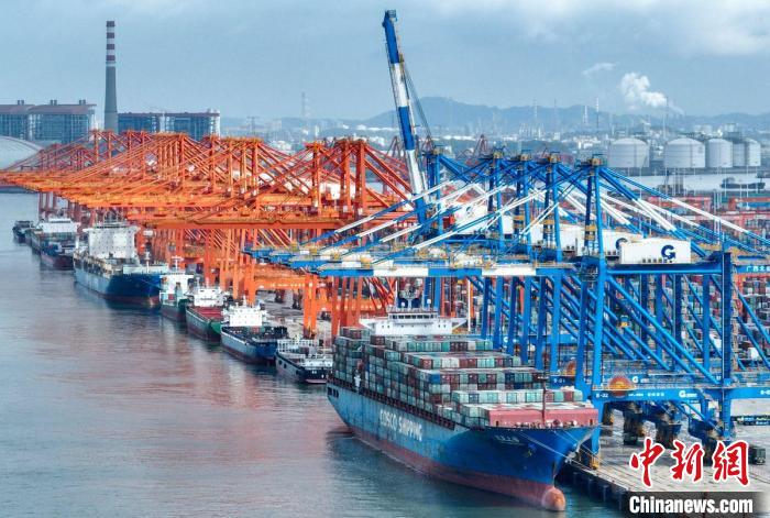 圖為北部灣港欽州自動(dòng)化集裝箱碼頭?！“綆洸?攝