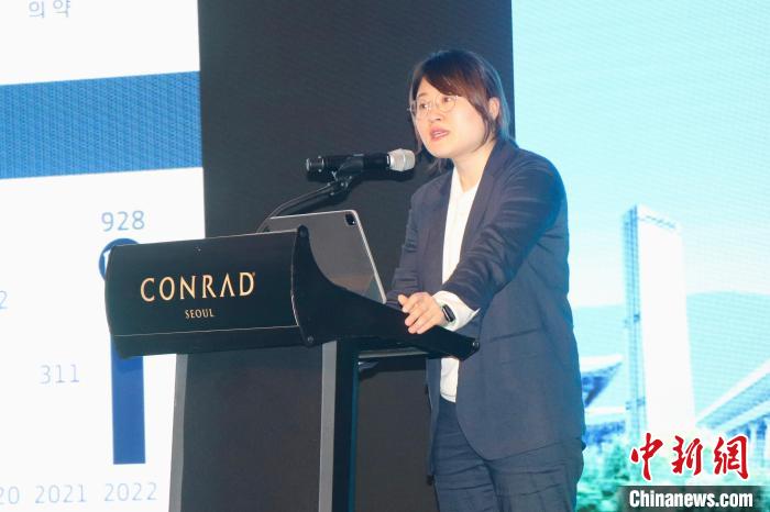 韓國大韓貿(mào)易投資振興公社外國投資監(jiān)察辦公室科長樸金蘭致辭?！∪f佳欣 攝