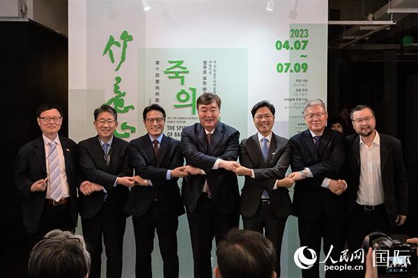 第十四屆光州雙年展中國(guó)館開(kāi)幕式7日在韓國(guó)光州隱巖美術(shù)館舉行。人民網(wǎng)記者 馬菲攝