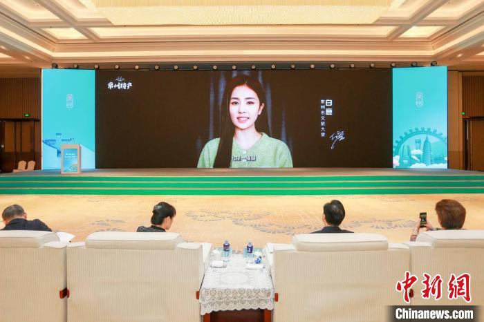 常州籍演員白鹿擔(dān)綱常州文旅大使，為家鄉(xiāng)傾情打CALL。　唐娟 攝