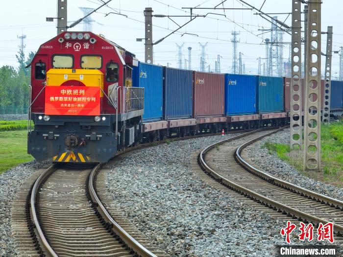 中歐班列長安號俄羅斯菜籽油回程石羊集團專列順利抵達西安國際港站?！∥靼矅H港務區(qū)供圖