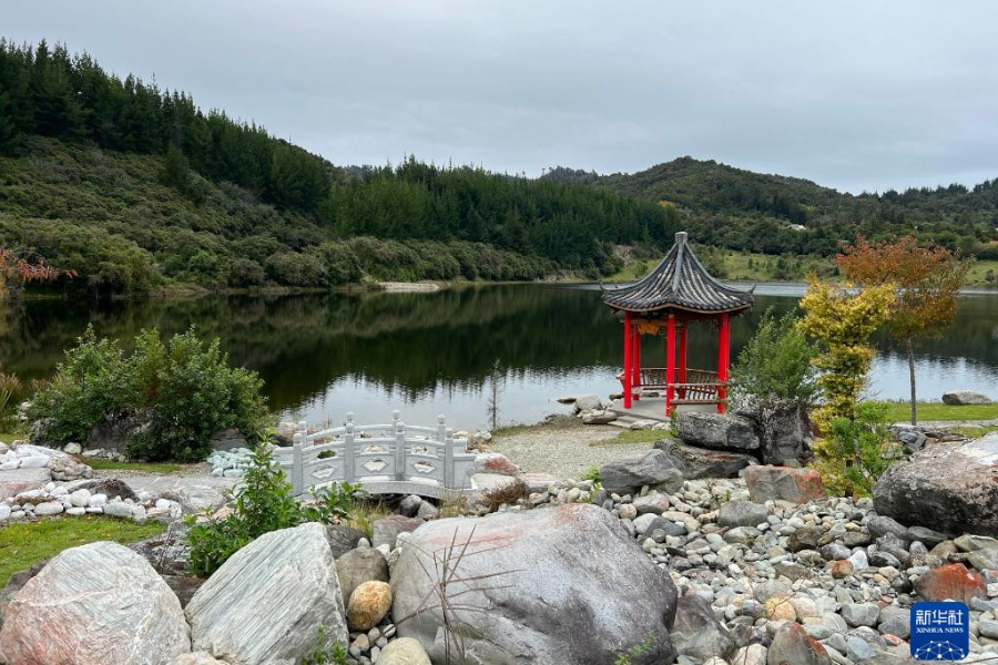 這是4月29日拍攝的新西蘭羅斯華人淘金紀念公園一角。新華社發(fā)（沃爾特 攝）
