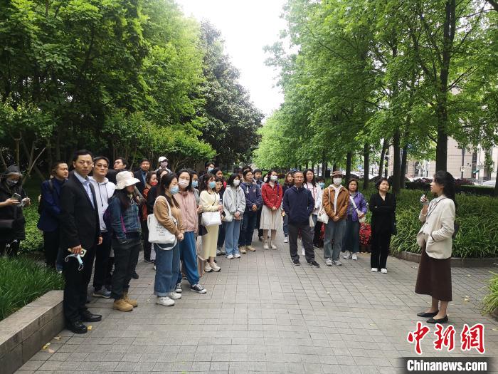 活動現(xiàn)場?！》队畋?攝