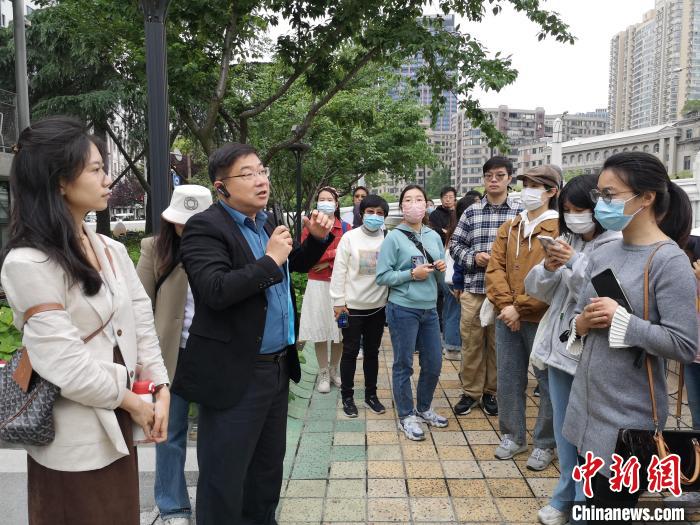 活動現(xiàn)場?！》队畋?攝