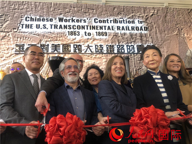 圖為（從右到左）方李邦琴、加州副州長康依蓮、舊金山市議長佩斯金、中國駐舊金山副總領(lǐng)事潘慶江在剪彩。人民網(wǎng)記者 鄧圩攝