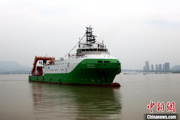 圖為“探索二號”科考船。　吳丹紅 攝