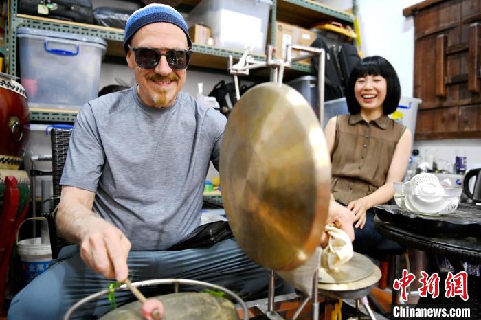 代表團(tuán)成員在漳州木偶表演館開展文化藝術(shù)交流活動?！埥鸫?攝