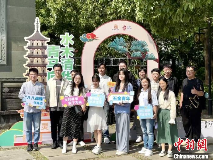 宣講團(tuán)成員在永康市合影?！吴晫?攝