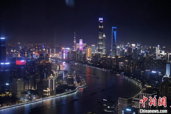 6月3日晚，鳥瞰上海黃浦江兩岸城市夜景?！∫罅⑶?攝