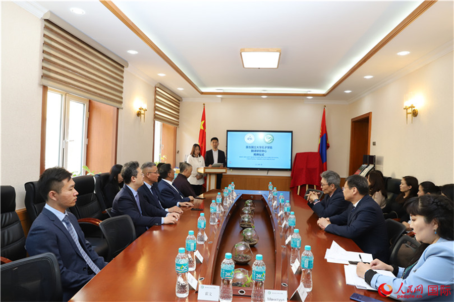 翻譯研究中心揭牌儀式現(xiàn)場。人民網(wǎng)記者 霍文攝