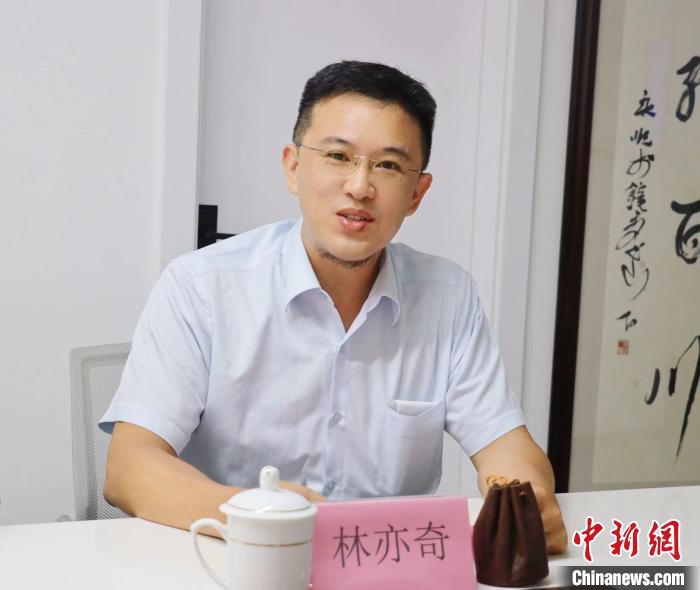 臺(tái)灣創(chuàng)新聯(lián)合建筑協(xié)會(huì)理事長(zhǎng)林亦奇講述設(shè)立驛站愿景。　吳允杰 攝