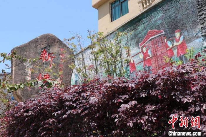 臺(tái)灣上趣開新團(tuán)隊(duì)改造蕉城區(qū)八都鎮(zhèn)新樓村時(shí)融入畬族元素?！●易訌?qiáng) 供圖