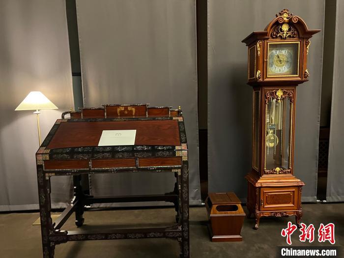 圖為春秋館展覽陳設(shè)的青瓦臺家具?！⑿?攝