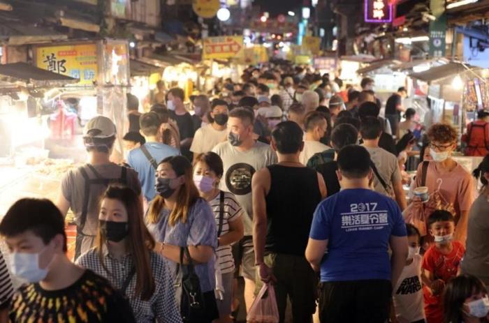 冰粉、雙皮奶、螺螄粉……臺網(wǎng)友發(fā)帖：臺灣街頭越來越多大陸小吃