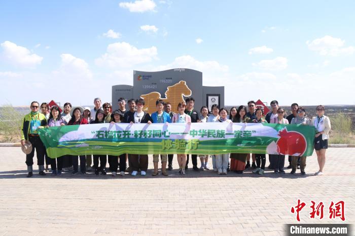 圖為臺胞體驗大美內(nèi)蒙古?！⊥袐I供圖