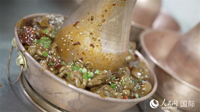 滄州火鍋雞。人民網記者 袁蒙攝