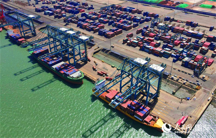 黃驊港綜合港區(qū)航拍圖。人民網 周博攝