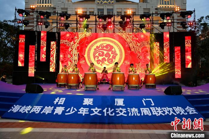 臺灣青少年表演《鼓舞四方》。　王東明 攝