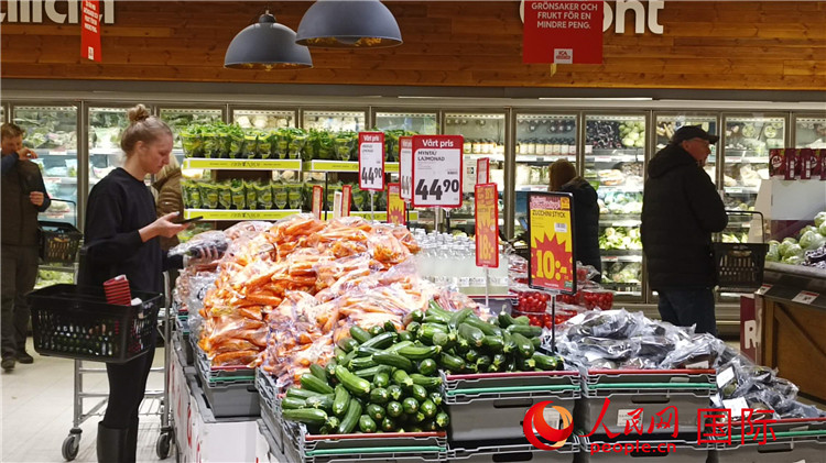 瑞典首都斯德哥爾摩購物超市一瞥。人民網(wǎng)記者 殷淼攝