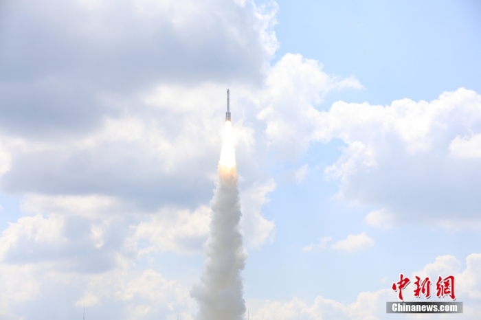 北京時(shí)間 2023年9月10日12時(shí)30分，中國(guó)在太原衛(wèi)星發(fā)射中心使用長(zhǎng)征六號(hào)改運(yùn)載火箭，成功將遙感四十號(hào)衛(wèi)星發(fā)射升空，衛(wèi)星順利進(jìn)入預(yù)定軌道，發(fā)射任務(wù)獲得圓滿(mǎn)成功。該衛(wèi)星主要用于開(kāi)展電磁環(huán)境探測(cè)及相關(guān)技術(shù)試驗(yàn)。此次任務(wù)是長(zhǎng)征系列運(yùn)載火箭第487次飛行。王曉虎 攝