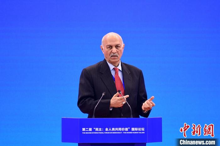3月23日，第二屆“民主：全人類共同價值”國際論壇開幕式在北京舉行。圖為巴基斯坦參議院國防委員會主席穆沙希德·侯賽因在開幕式上作主題發(fā)言。 <a target='_blank' href='/'><p  align=