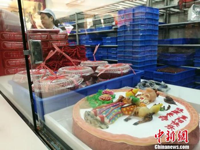 資料圖：等待銷售的重陽(yáng)糕?！＄娚?攝