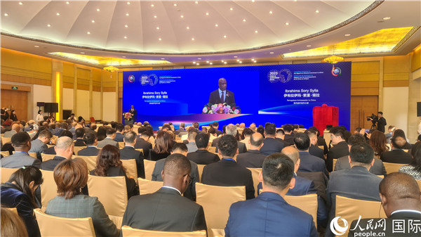 塞內(nèi)加爾駐華大使致辭。人民網(wǎng)記者 萬(wàn)宇攝