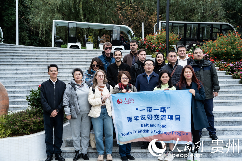 合影留念。人民網(wǎng) 陽(yáng)茜攝