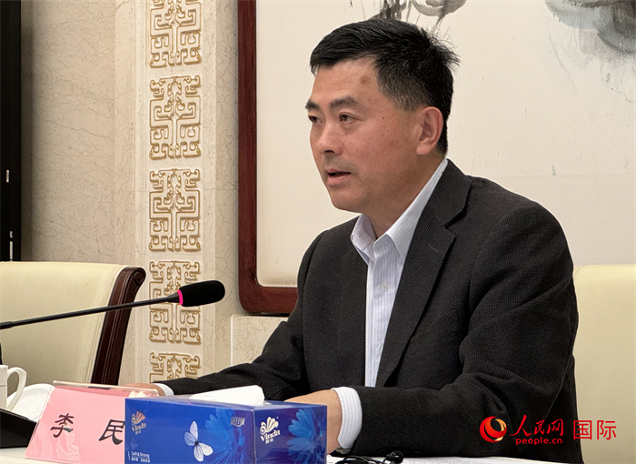 10月31日，歐美同學(xué)會(huì)秘書長李民在第五屆中法文化論壇媒體吹風(fēng)會(huì)上講話。（人民網(wǎng) 謝瑩攝）