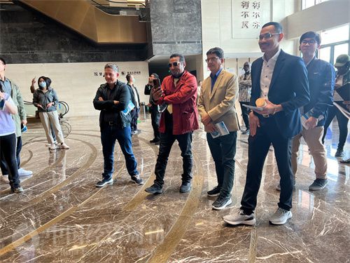   （外媒記者參觀中國藥都中醫(yī)藥博物館。中國經(jīng)濟周刊記者 郭志強 攝）