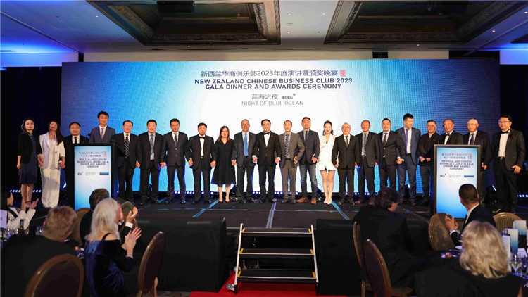 新西蘭華商聯合總會首批會員代表上臺亮相。攝影：張凱