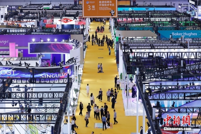 11月5日，第六屆中國(guó)國(guó)際進(jìn)口博覽會(huì)在國(guó)家會(huì)展中心(上海)開(kāi)幕。<a target='_blank' href='/'><p  align=