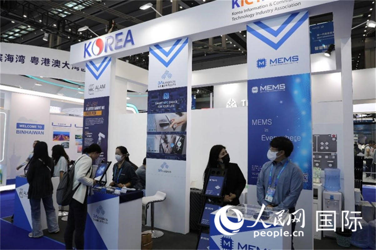 第二十五屆中國國際高新技術(shù)成果交易會15日在深圳開幕，圖為韓國企業(yè)展臺（人民網(wǎng)記者 魯揚攝）