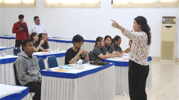 巴陵康孔子學院外方院長普拉巴介紹孔子學院情況。主辦方供圖
