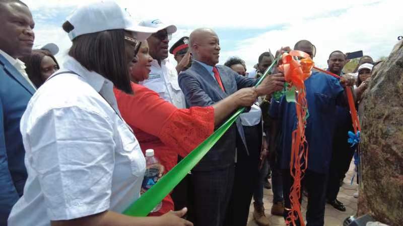 嘉賓為學校剪彩。主辦方供圖