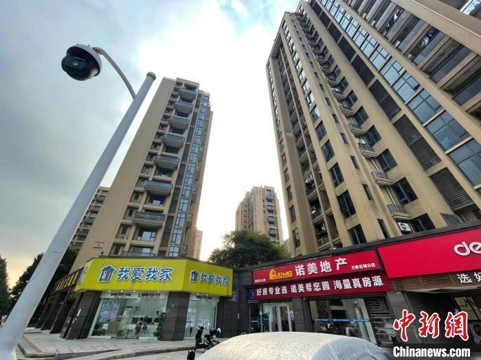 多家房地產(chǎn)中介。 蘇婷 攝