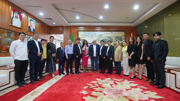 與會(huì)代表合影。阿聯(lián)酋中國(guó)和平統(tǒng)一促進(jìn)會(huì)供圖