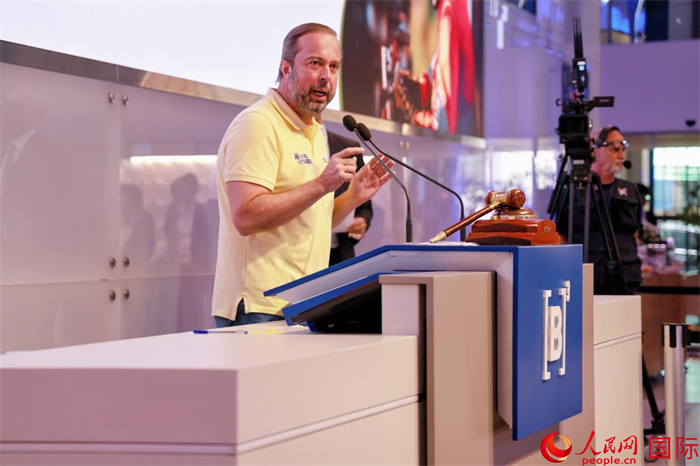 巴西礦產(chǎn)和能源部部長(zhǎng)亞歷山大·西爾維拉發(fā)表致辭。人民網(wǎng)記者 宋亦然攝