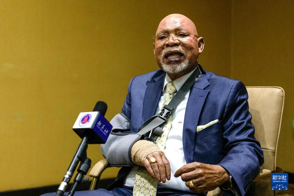 1月15日，烏干達外長奧東戈在坎帕拉舉行的不結(jié)盟運動第19次峰會高級別官員會議期間接受新華社記者專訪。新華社發(fā)（阿佳拉·納瓦達攝）