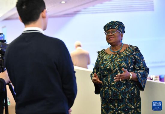 1月18日，世界貿(mào)易組織總干事伊維拉在瑞士達沃斯舉行的世界經(jīng)濟論壇2024年年會期間接受新華社記者專訪。新華社記者 連漪 攝