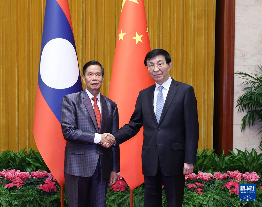 1月22日，中共中央政治局常委、全國政協(xié)主席王滬寧在北京會見老撾人民革命黨中央政治局委員、建國陣線中央委員會主席辛拉馮。新華社記者 王曄 攝