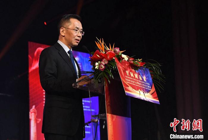 當?shù)貢r間1月16日晚，以“共同向未來”為題的慶祝中法建交60周年大型文藝晚會在巴黎舉辦。中國駐法國大使盧沙野出席晚會并致辭。 <a target='_blank' href='/' _fcksavedurl='/'><p  align=