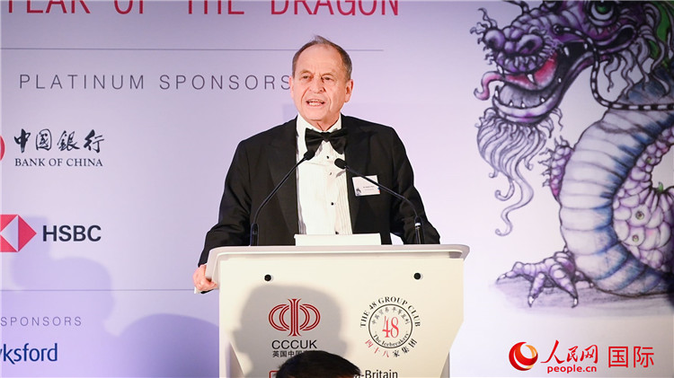 48家集團(tuán)俱樂部主席斯蒂芬·佩里致辭。人民網(wǎng) 郭錦標(biāo)攝