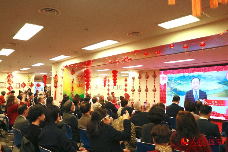 2月9日，“喜迎龍年·品味陜西”——2024新春迎福（展）聯(lián)歡會(huì)暨陜西文化年在東京中國文化中心拉開帷幕。人民網(wǎng) 許可攝
