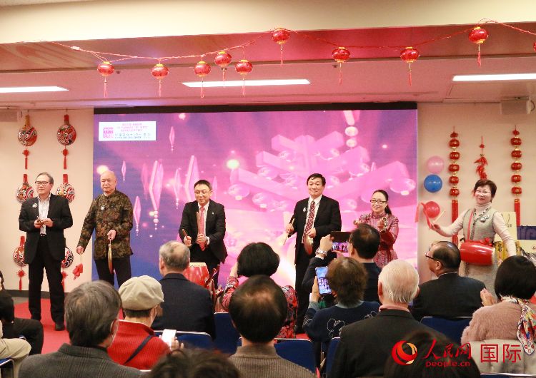 打擊樂合奏《春節(jié)序曲》。人民網(wǎng) 許可攝